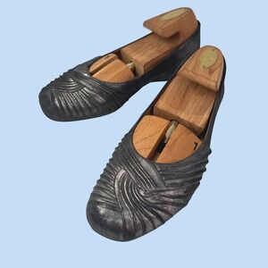 Earthies Vanya Ballet Flats Women 7.5B Pewter Leather Pleated Comfort Modern